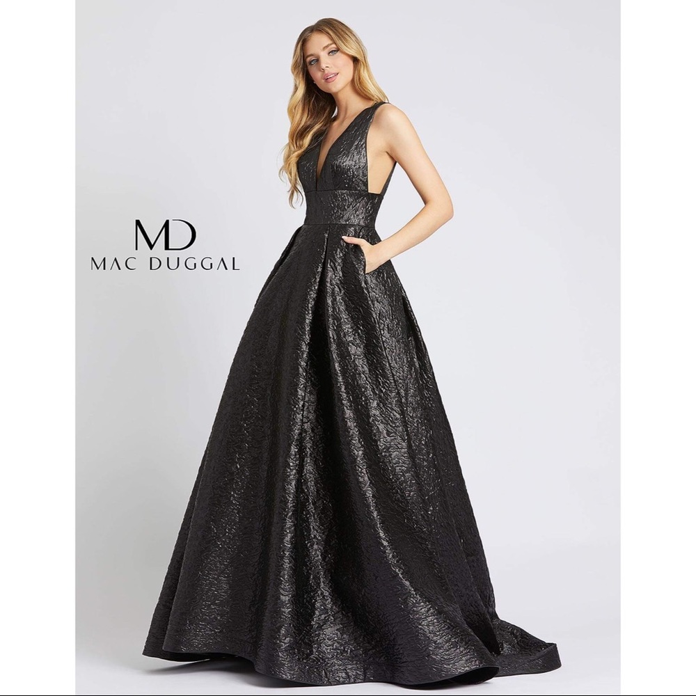 Black Mac Duggal Prom Dress , size 4/6